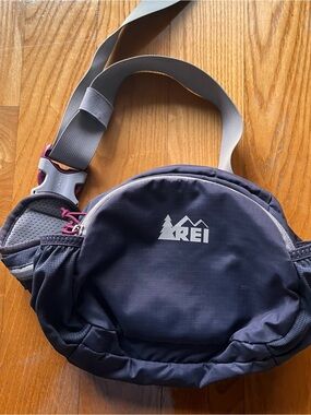 REI Lavender and Cream Compact Waist Pack
